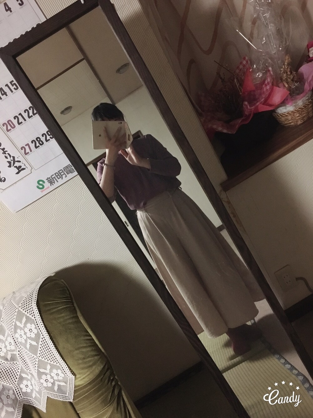 「カジュアルコーデ、ゆるコーデ、きれいめカジュアル」｜「RETRO GIRLのアイテム（カーゴパンツ、ピンク系）」を使った、みどりさん（レディース・158cm）の秋コーディネートの1枚目の写真