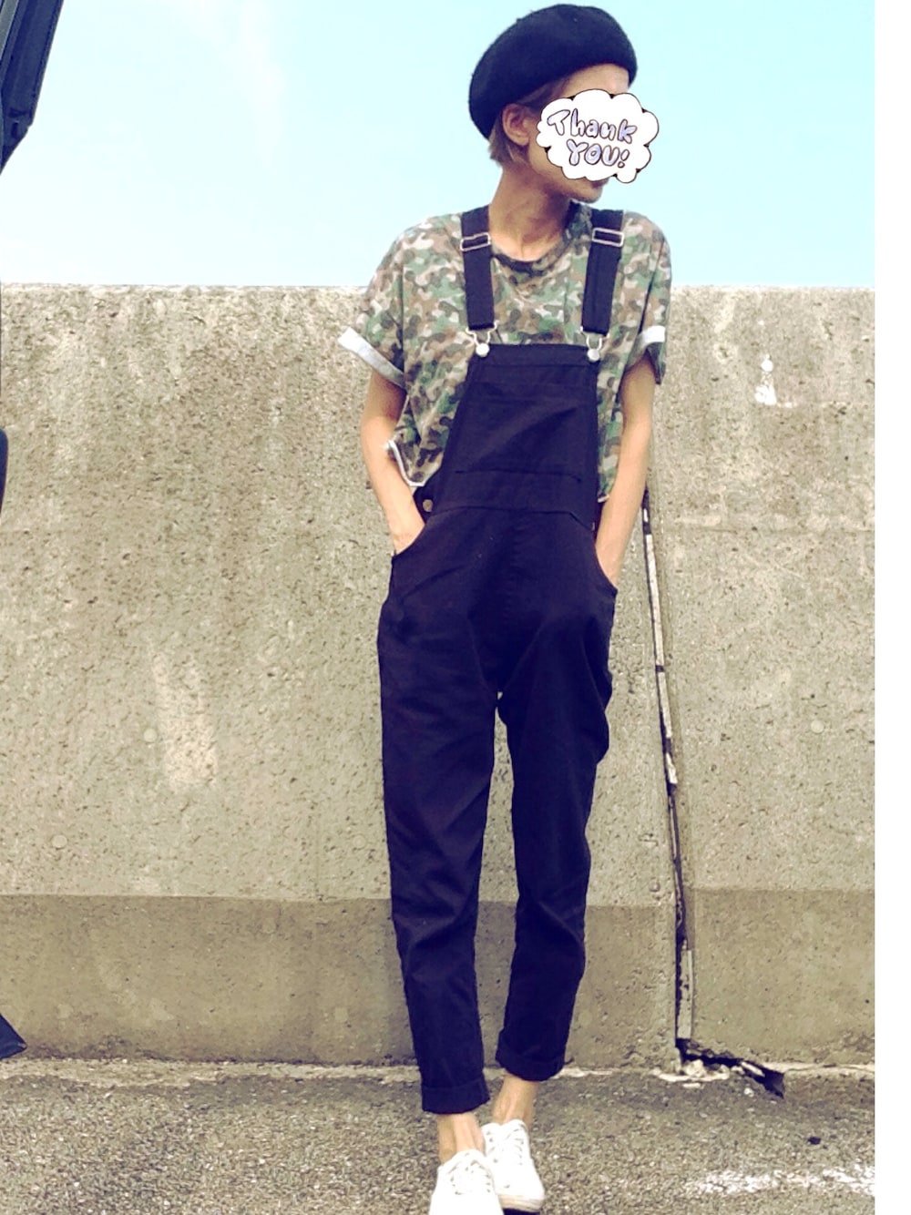 「ミリタリー、ベレー帽、カモフラ、サロペット、韓国、観戦スタイル」｜「STYLENANDAのアイテム（サロペット/オーバーオール、ブルー系）」を使った、ゆんさん（レディース・158cm）の夏コーディネートの1枚目の写真