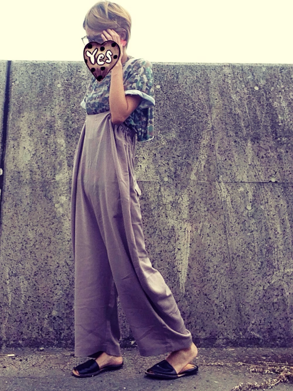 「カモフラ、ワイドパンツ、ダテメガネ」｜「STYLENANDAのアイテム（Tシャツ/カットソー、グリーン系）」を使った、ゆんさん（レディース・158cm）の夏コーディネートの1枚目の写真