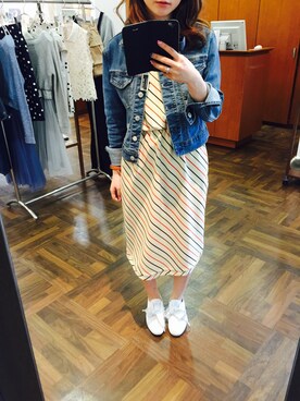 「ホワイトスニーカー」｜「アイテム（デニムジャケット）」を使った、ayaka✩さん（レディース・147cm）の春コーディネート