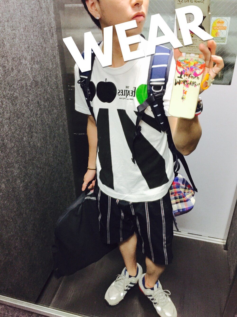 「夏コーデ、Tシャツ、短パン、ショートパンツ、The Beatles、コムデギャルソン、レジメンタル、バックパック、トリコロール、キャップ」｜「adidas Originalsのアディダス オリジナルス adidas Originals ZX750 G96724（スニーカー、グレー系）」を使った、tbkさん（メンズ・162cm）の夏コーディネートの1枚目の写真