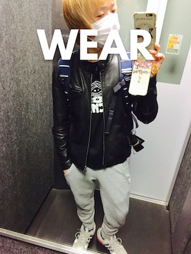 「黒Tシャツ」｜「アイテム（ライダースジャケット）」を使った、tbkさん（メンズ・162cm）の秋コーディネート