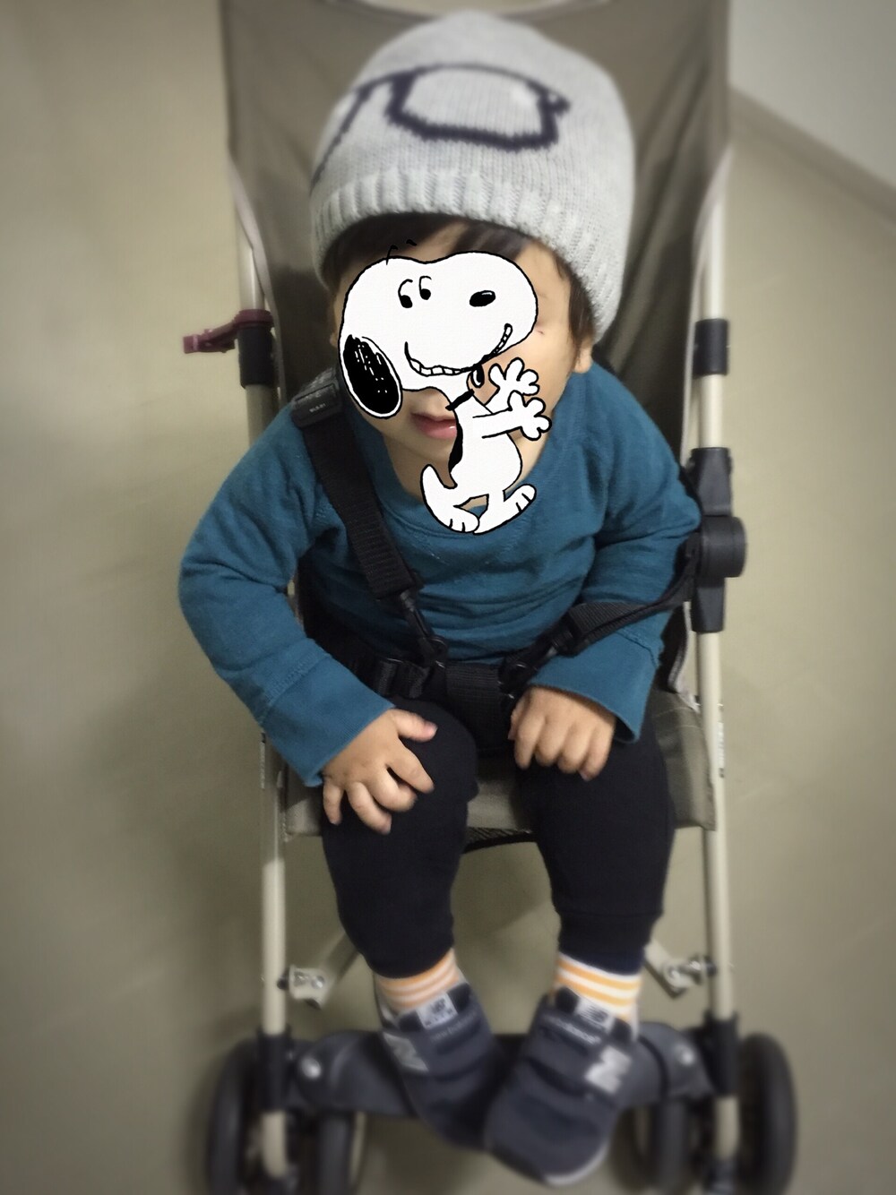 「帽子、めがね、ベビーカー、1歳4ヶ月、男の子」｜「babyGAPのアイテム（帽子、グレー系）」を使った、yukinkoさん（キッズ・80cm）の秋コーディネートの1枚目の写真