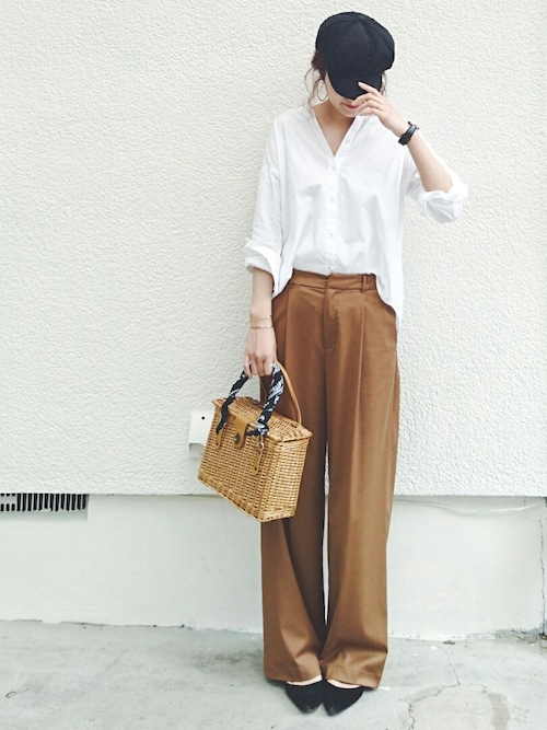 大人の女性におすすめのきちんと感のある 白シャツ コーデ術 大人の女性向けファッションメディア Casual