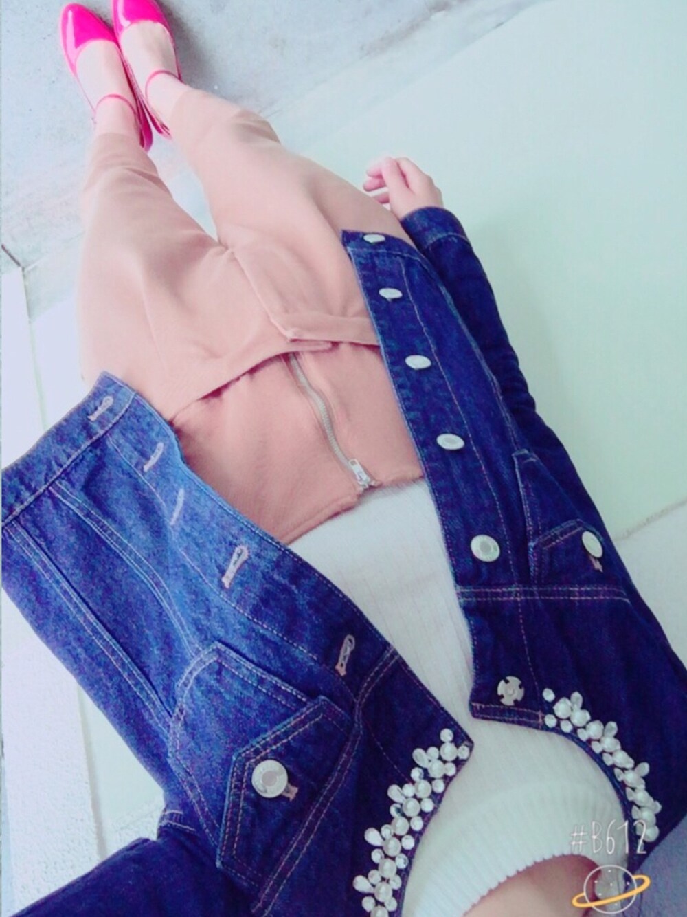 「カジュアルガーリー」｜「RETOROGIRLのアイテム（つなぎ/オールインワン、ベージュ系）」を使った、藍海さん（レディース・162cm）の冬コーディネートの1枚目の写真