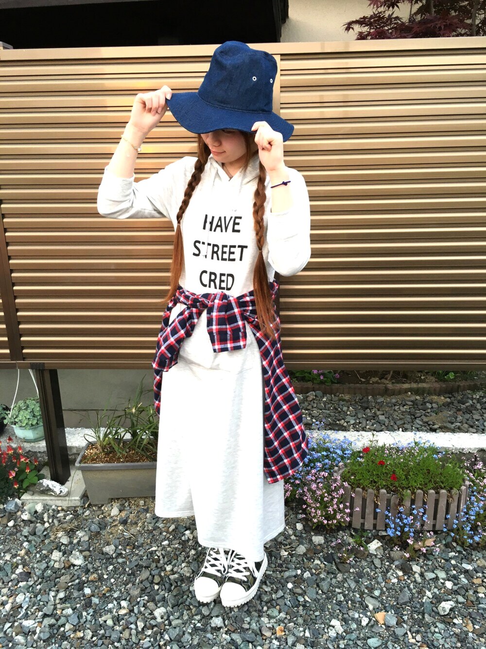 「NICE CLAUPのアイテム（ワンピース、ホワイト系）」を使った、チロルさん（レディース・156cm）の春コーディネートの1枚目の写真