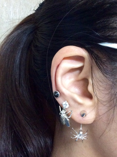 e.m.（イーエム）の「シルバー925ブラックジルコニアピアス