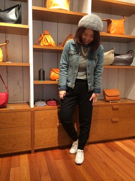 「CONVERSE（コンバース）のアイテム（スニーカー、ホワイト系）」を使った、岩﨑千弘さん（レディース・156cm）の冬コーディネート