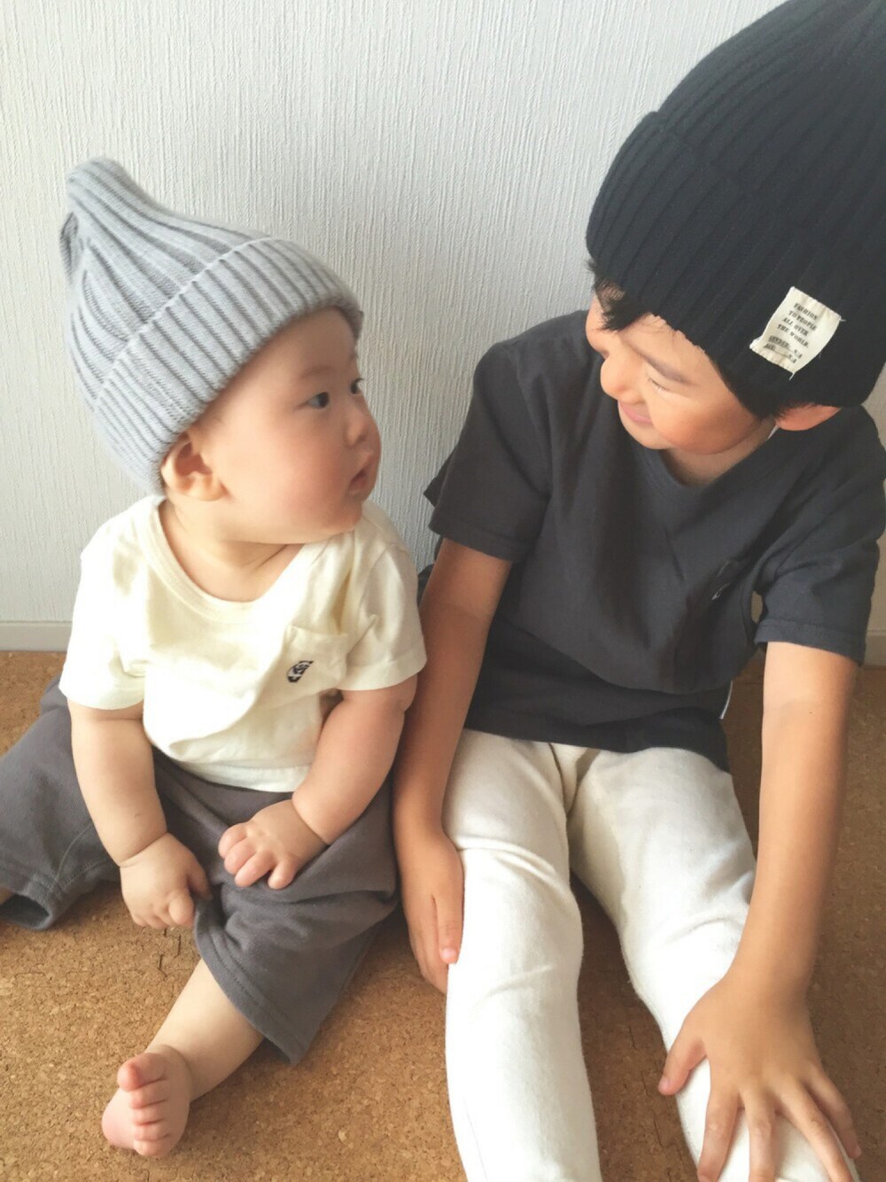 「おとこのこ、男の子、赤ちゃん、０歳、5歳、夏、リンクコーデ、兄弟コーディネート、サルエルパンツ、休日スタイル」｜「しまむらのアイテム（ニットキャップ/ビーニー、グレー系）」を使った、asahiさん（キッズ・60cm）の夏コーディネートの1枚目の写真