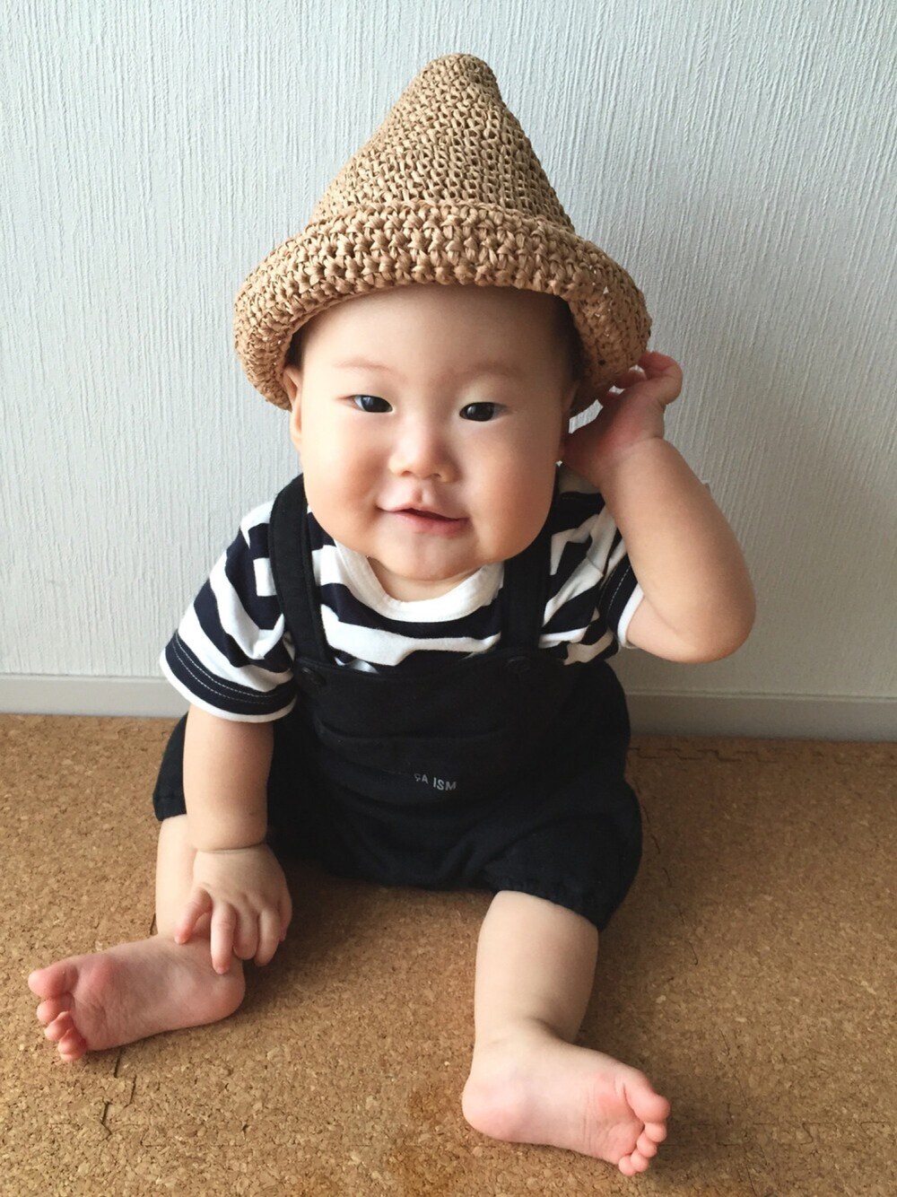 「おとこのこ、男の子、赤ちゃん、０歳、7ヶ月、manmaru.a、トンガリ帽子、ボーダー、サロペット」｜「manmaru.aのアイテム（ハット、ベージュ系）」を使った、asahiさん（キッズ・60cm）の夏コーディネートの1枚目の写真