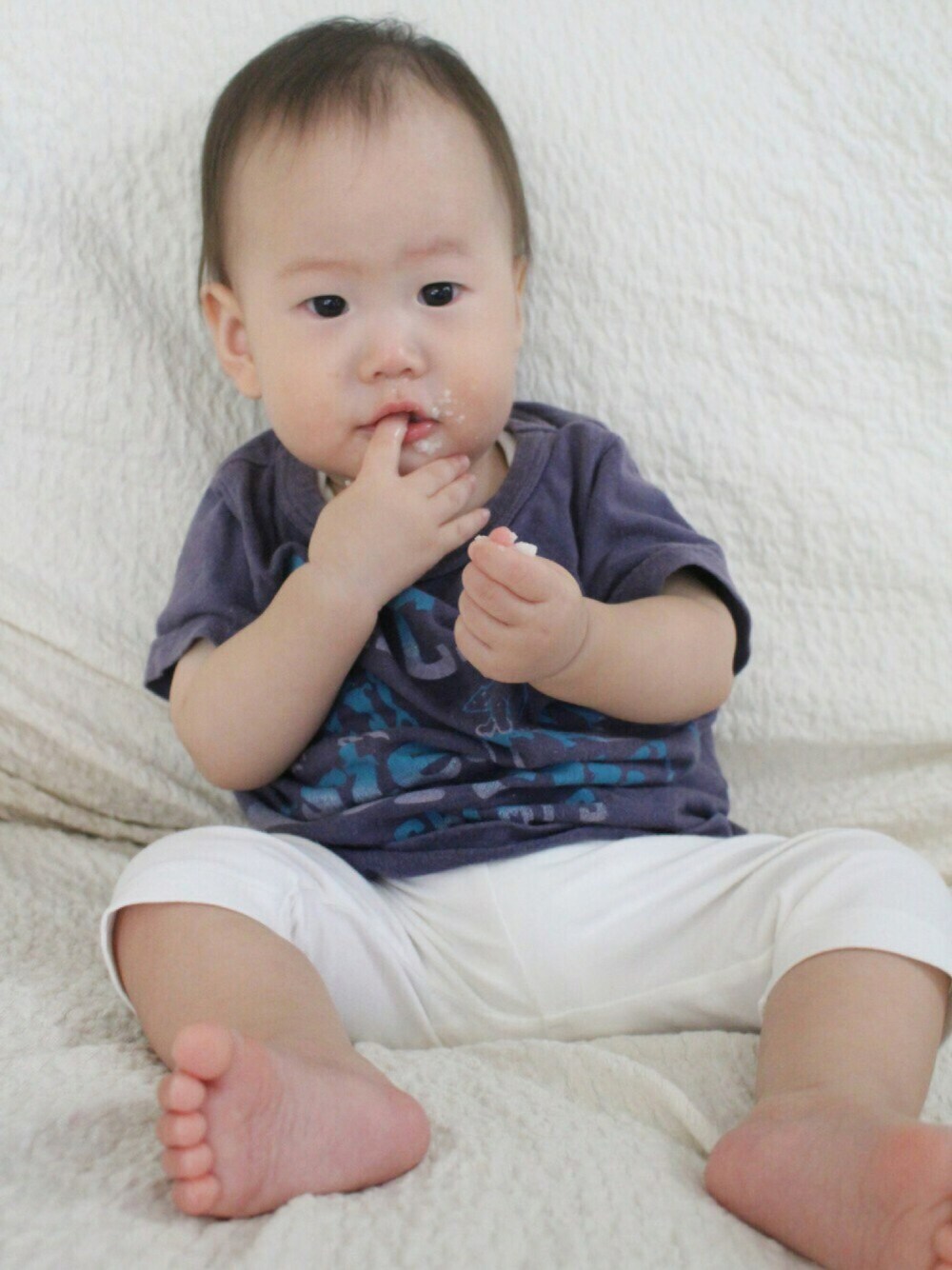 「おとこのこ、男の子、赤ちゃん、０歳、9カ月、夏、シンプルコーデ、カジュアル」｜「Right-onのアイテム（Tシャツ/カットソー、ブルー系）」を使った、asahiさん（キッズ・70cm）の夏コーディネートの1枚目の写真