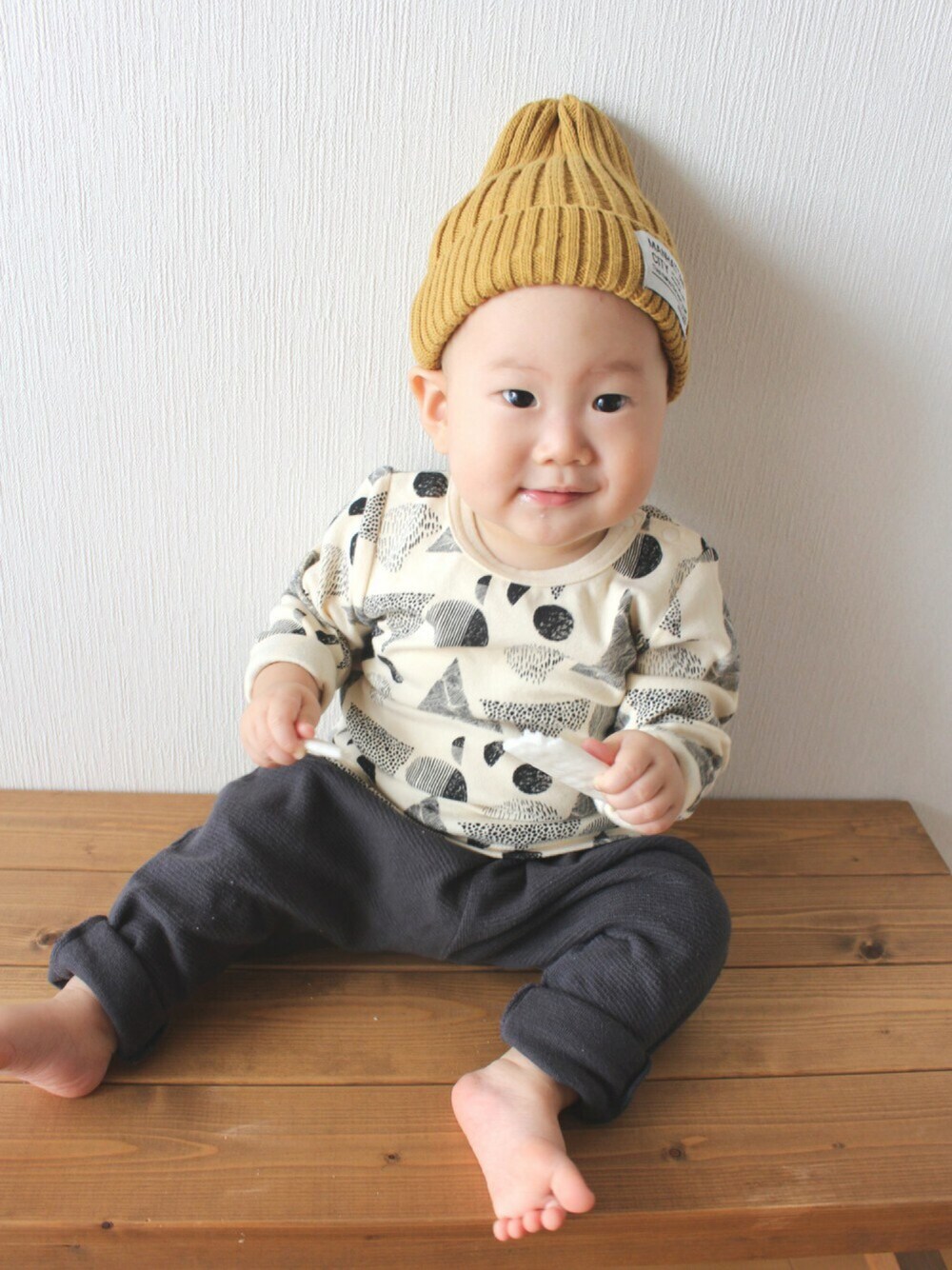 「おとこのこ、男の子、赤ちゃん、０歳、10ヶ月、秋コーデ、からし色、ニット帽、サルエルパンツ、からしいろまつり2016」｜「しまむらのアイテム（ニットキャップ/ビーニー、イエロー系）」を使った、asahiさん（キッズ・70cm）の秋コーディネートの1枚目の写真