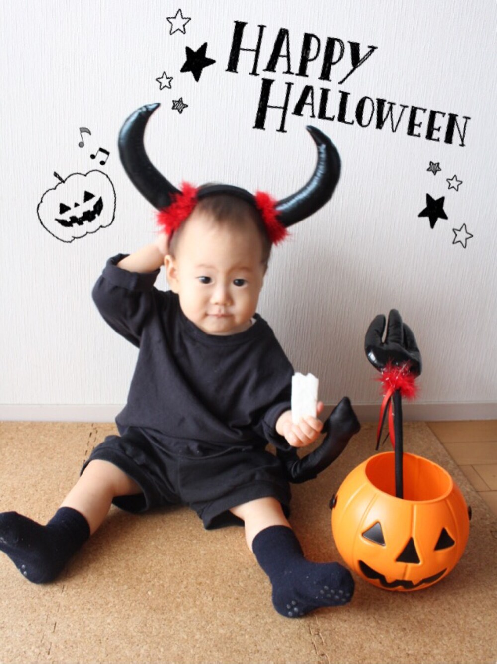 「おとこのこ、男の子、赤ちゃん、０歳、11ヶ月、ハロウィン、景樹にハロウィン2016、HALLOWEEN2016」｜「monmimiのアイテム（Tシャツ/カットソー、ブラック系）」を使った、asahiさん（キッズ・70cm）の秋コーディネートの1枚目の写真