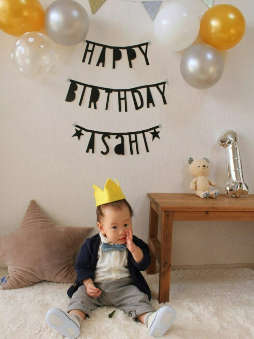 「おとこのこ、男の子、赤ちゃん、1歳、誕生日、シャツスタイル、蝶ネクタイ」｜「babyGAPのアイテム（ロンパース、ホワイト系）」を使った、asahiさん（キッズ・70cm）の秋コーディネートの1枚目の写真