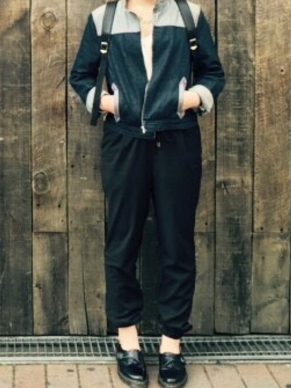 「異人館、いつかの」｜「Dr. Martensのアイテム（モカシン/デッキシューズ、ブラック系）」を使った、うり。さん（レディース・158cm）の夏コーディネートの1枚目の写真