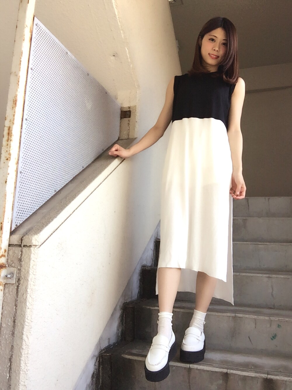 「夏コーデ、カジュアルコーデ、シンプルコーデ、murua、2016SS、原宿、紺×白」｜「MURUAのアイテム（Tシャツ/カットソー、ブルー系）」を使った、シュアンさん（レディース・160cm）の春コーディネートの1枚目の写真
