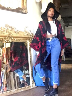 「アイテム（ポンチョ）」を使った、Aja Nealさん（レディース・170cm・20代）の秋コーディネート
