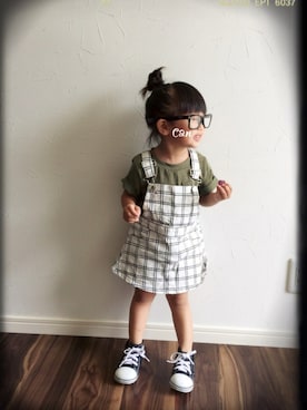「黒コンバース」｜「アイテム（サロペット/オーバーオール）」を使った、きゃんさん（キッズ・90cm）の夏コーディネート