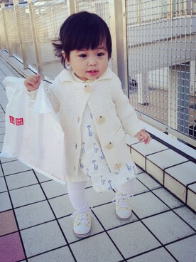 「H&M（エイチ・アンド・エム）のアイテム（サロペット/オーバーオール、ホワイト系）」を使った、yuichanさん（キッズ・80cm）の冬コーディネート