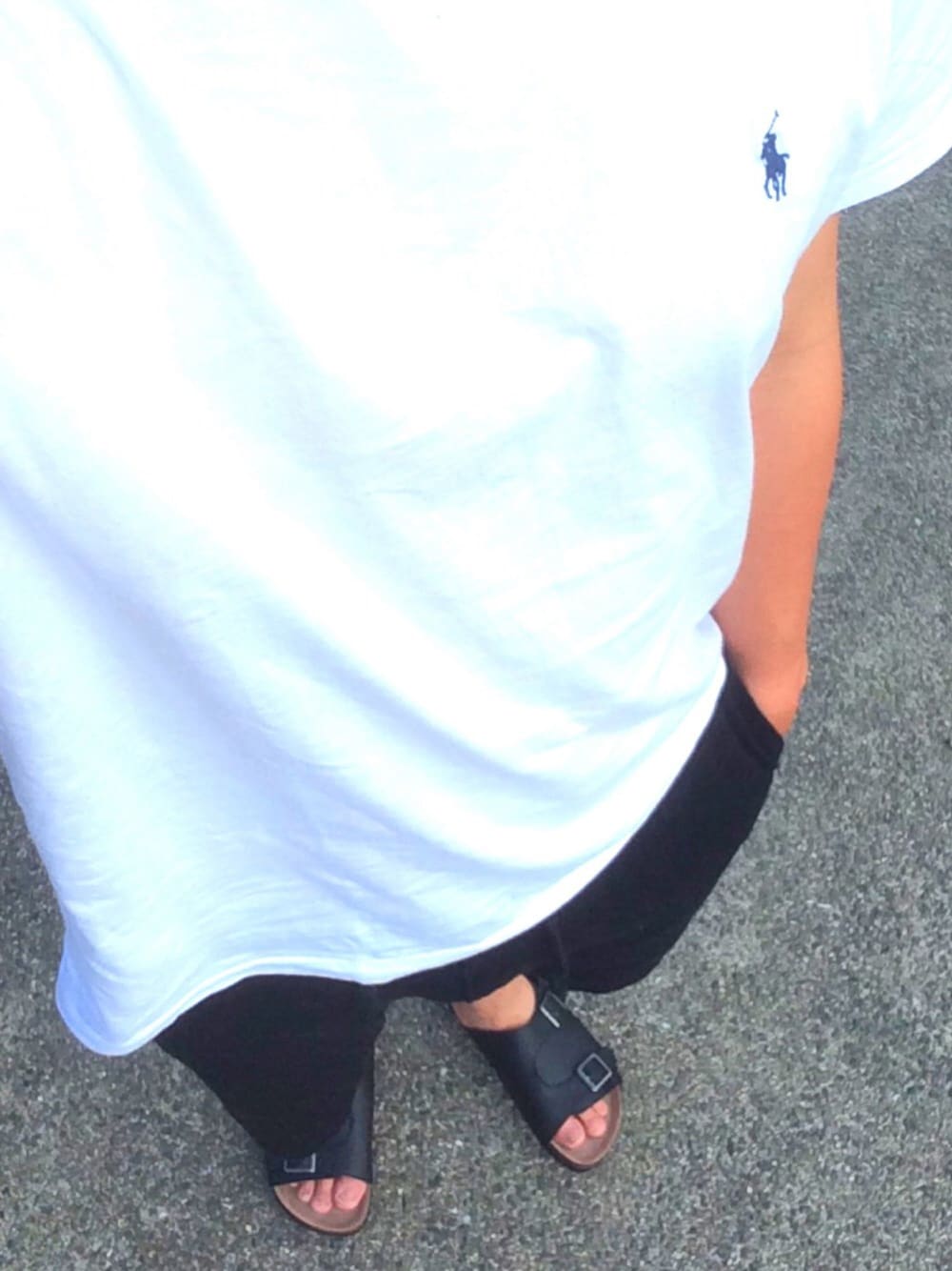 「POLO RALPH LAURENのPolo Ralph Lauren T-Shirt, Core Medium-Fit V-Neck T-Shirt（Tシャツ/カットソー、ホワイト系）」を使った、amanoさん（メンズ・176cm）の夏コーディネートの1枚目の写真