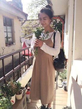 「アイテム（つなぎ/オールインワン、ベージュ系）」を使った、Lingyaさん（レディース・165cm）の春コーディネート