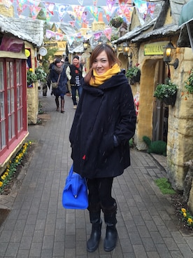 「アイテム（レインシューズ、ブルー系）」を使った、Fafa Wongさん（レディース・173cm）の冬コーディネート