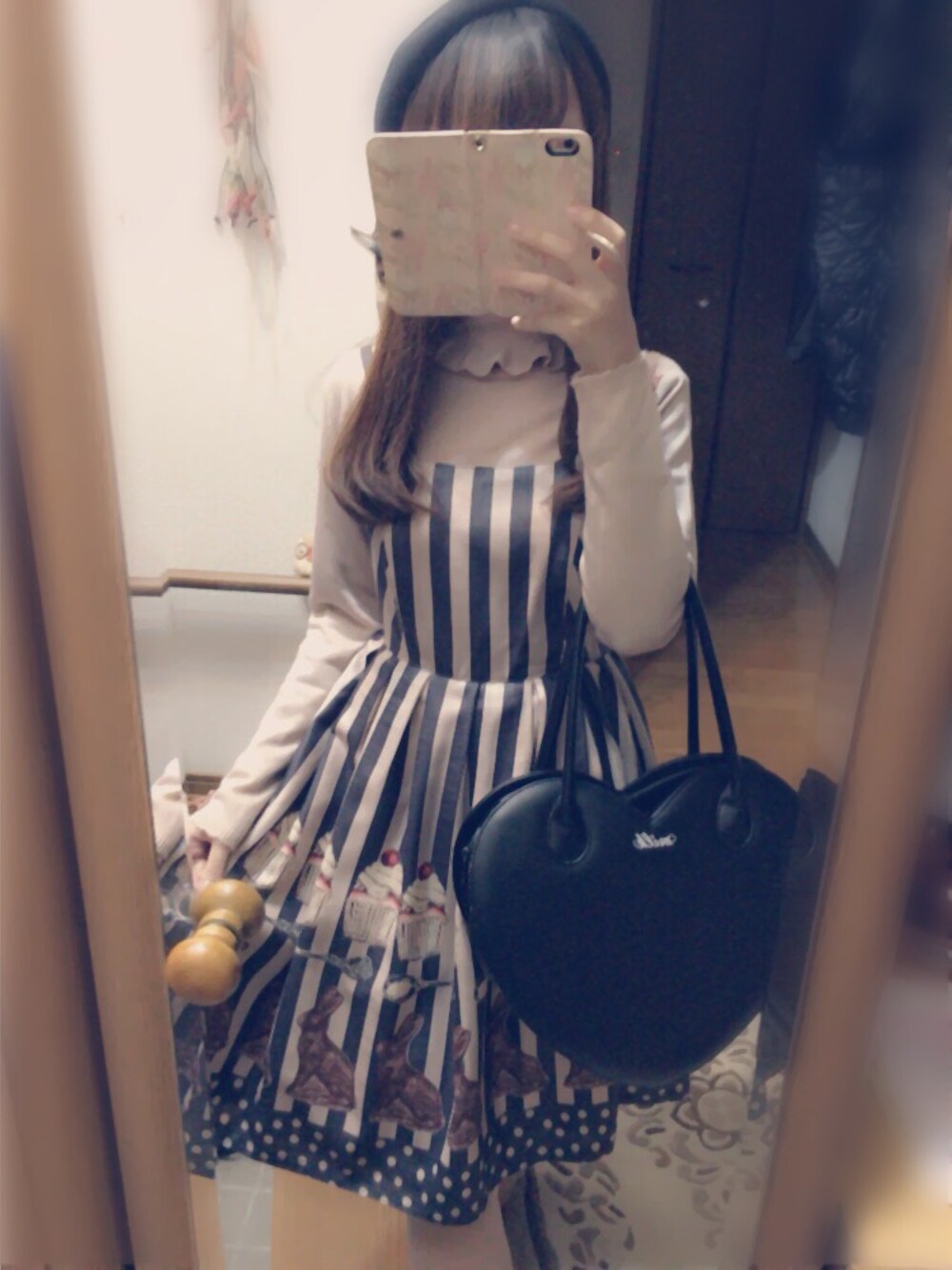「Ank Rouge、Emily temple cute、milk、黒×ピンク、ストライプ、お菓子、タートルネック」｜「Ank Rougeのアイテム（ニット/セーター、ピンク系）」を使った、mさん（レディース・154cm）の冬コーディネートの1枚目の写真