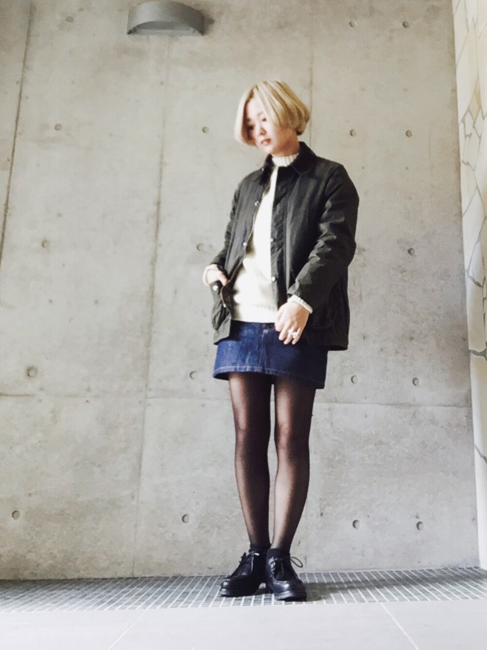 「オイルドジャケット、リジットデニム、ガンジーセーター、フィッシャーマンニット、barbour、Le Tricoteur」｜「Bshopの【BARBOUR(バブアー)】オイルドジャケット　CLASSIC BEDALE（カバーオール、グリーン系）」を使った、youさん（レディース・154cm）の秋コーディネートの1枚目の写真