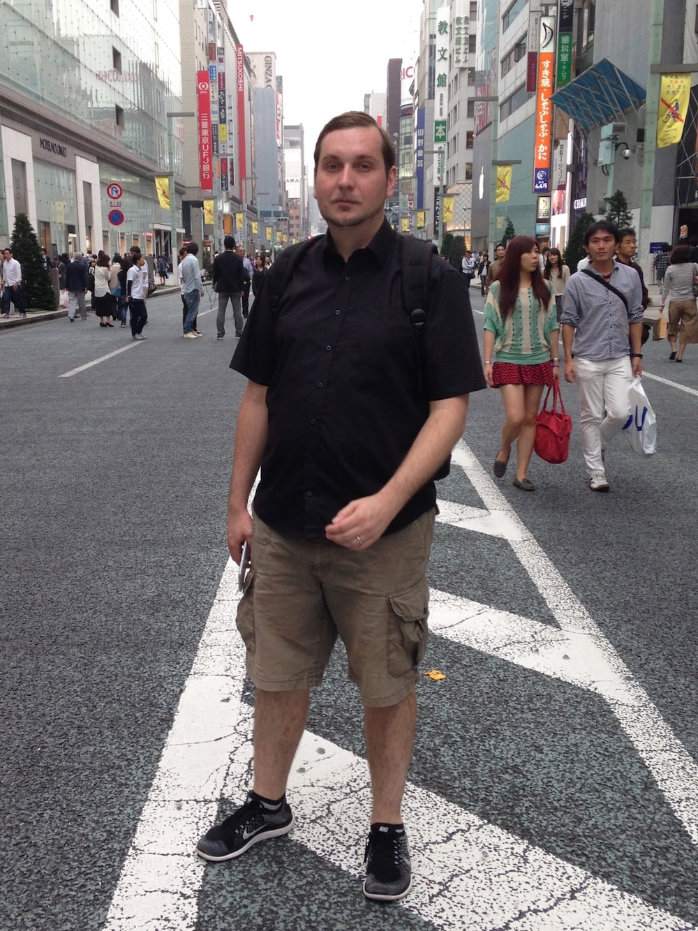 「GINZA TORAYA」｜「Herschel SupplyのHerschel Black Retreat Backpack（バックパック/リュック、ブラック系）」を使った、Felix Genzmerさん（メンズ・180cm）の秋コーディネートの1枚目の写真