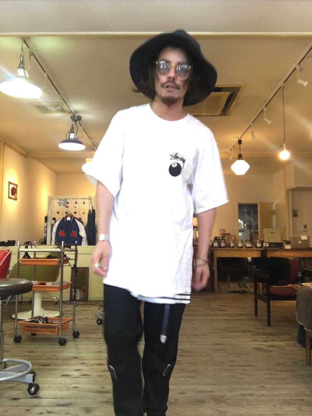 「STUSSYのアイテム（Tシャツ/カットソー、ホワイト系）」を使った、minamigawaさん（メンズ・170cm）の夏コーディネートの1枚目の写真