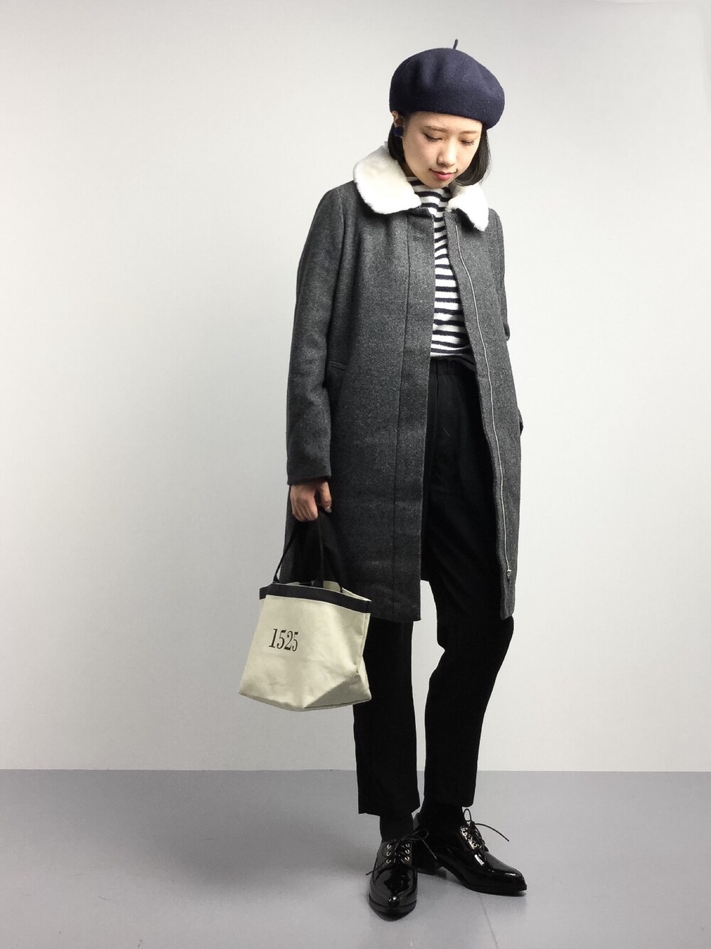 「koeのファーカラーコート（ピーコート、グレー系）」を使った、あこさん（レディース・158cm）の冬コーディネートの1枚目の写真
