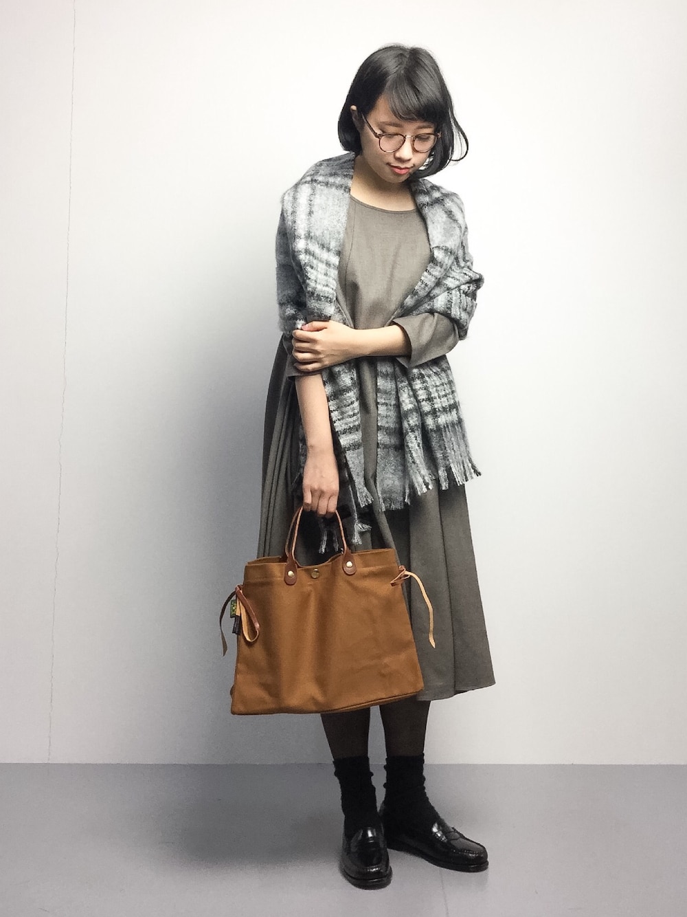 「JOURNAL STANDARD LUXEのウールソフトビエラ ノットワンピース_#（ワンピース、ベージュ系）」を使った、あこさん（レディース・158cm）の冬コーディネートの1枚目の写真