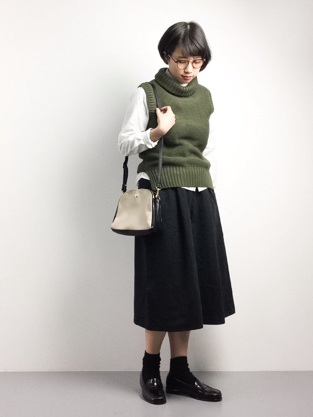 「CIAOPANIC TYPYのパール編みタートルニットベスト（ニット/セーター、グリーン系）」を使った、あこさん（レディース・158cm）の冬コーディネートの1枚目の写真