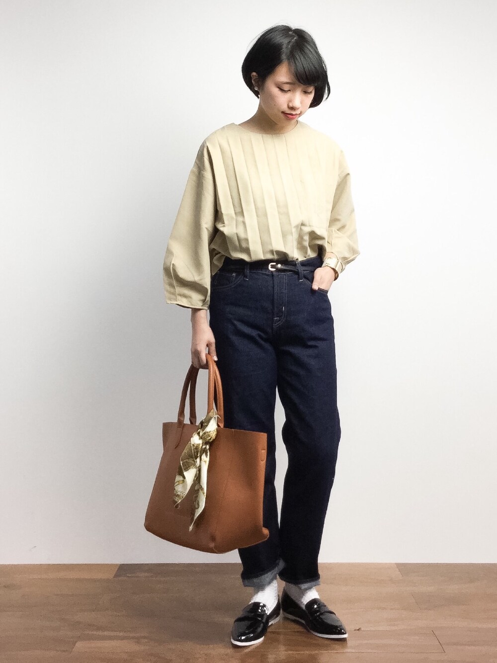 「KastaneのプリーツBL（シャツ/ブラウス、ベージュ系）」を使った、あこさん（レディース・158cm）の春コーディネートの1枚目の写真