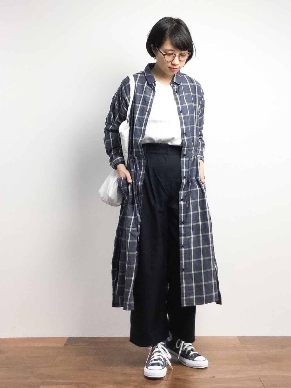 「chambre de charmeのおっきなチェック　ロングシャツワンピース（ワンピース、ブルー系）」を使った、あこさん（レディース・158cm）の春コーディネートの1枚目の写真