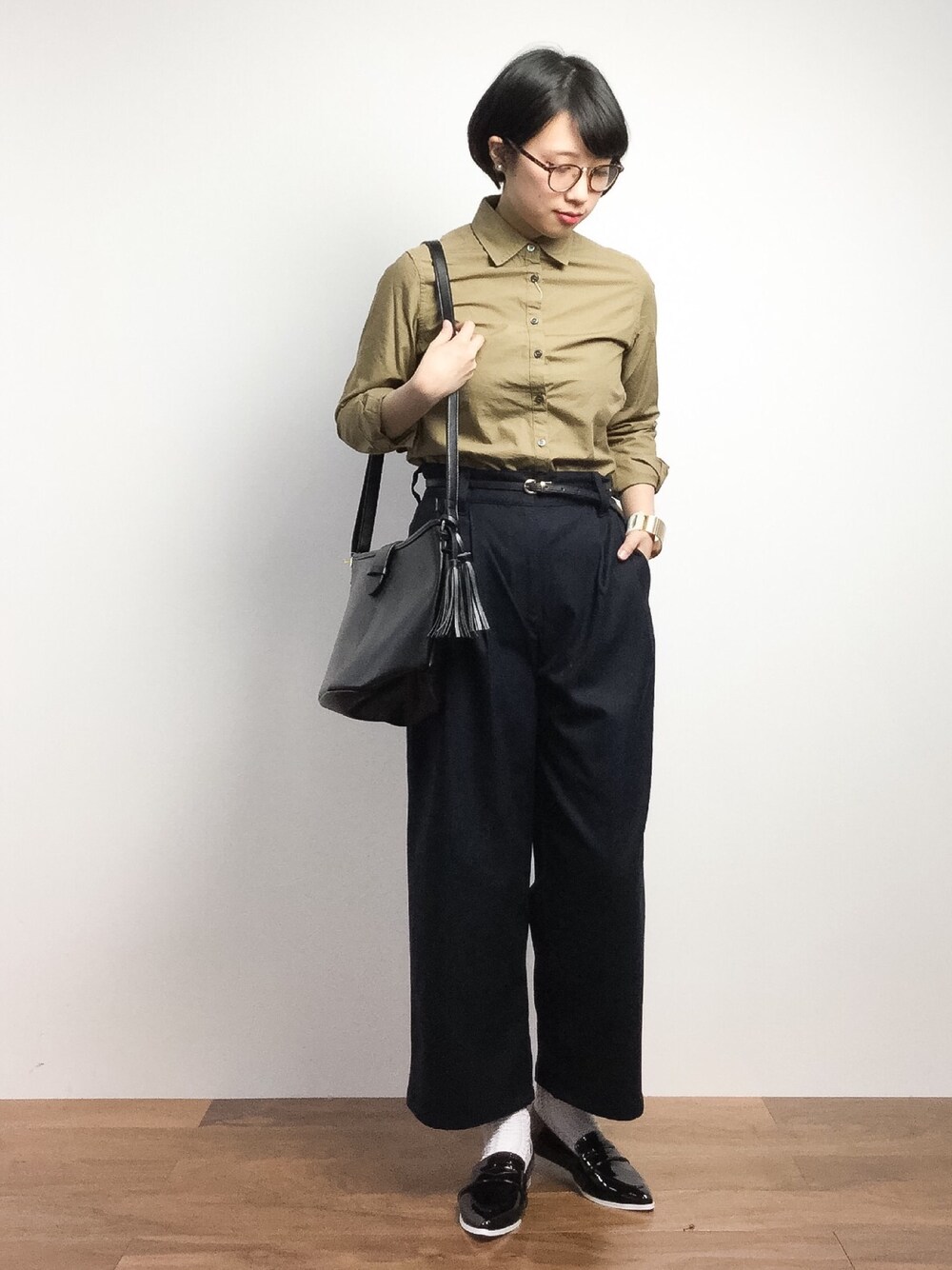 「FREAK'S STOREのコットンブロードシャツ（シャツ/ブラウス、イエロー系）」を使った、あこさん（レディース・158cm）の春コーディネートの1枚目の写真