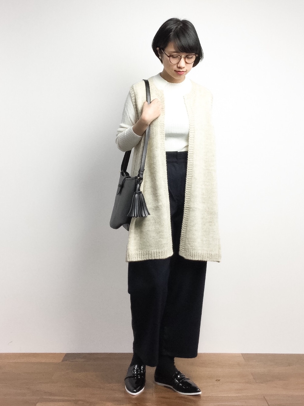 「Samansa Mos2の麻混ウールロングジレ（ニット/セーター、ベージュ系）」を使った、あこさん（レディース・158cm）の春コーディネートの1枚目の写真