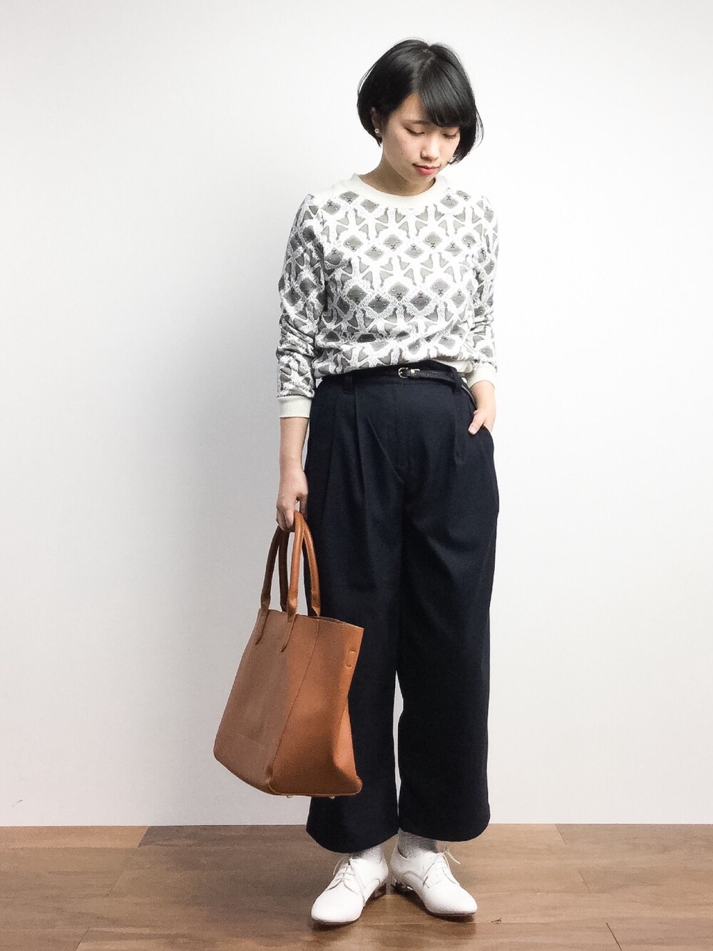 「didiziziのバーマンにゃんこ　裏毛　プルオーバー（Tシャツ/カットソー、ホワイト系）」を使った、あこさん（レディース・158cm）の春コーディネートの1枚目の写真