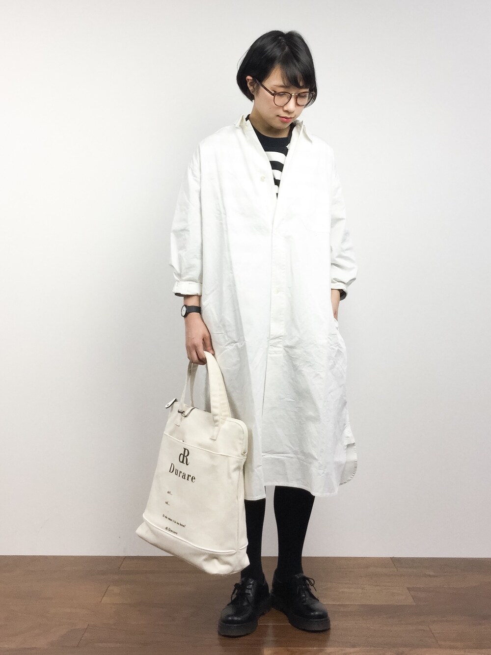 「KARINEの【KARINE】ドンクラークツイルシャツワンピース（ワンピース、ホワイト系）」を使った、あこさん（レディース・158cm）の春コーディネートの1枚目の写真