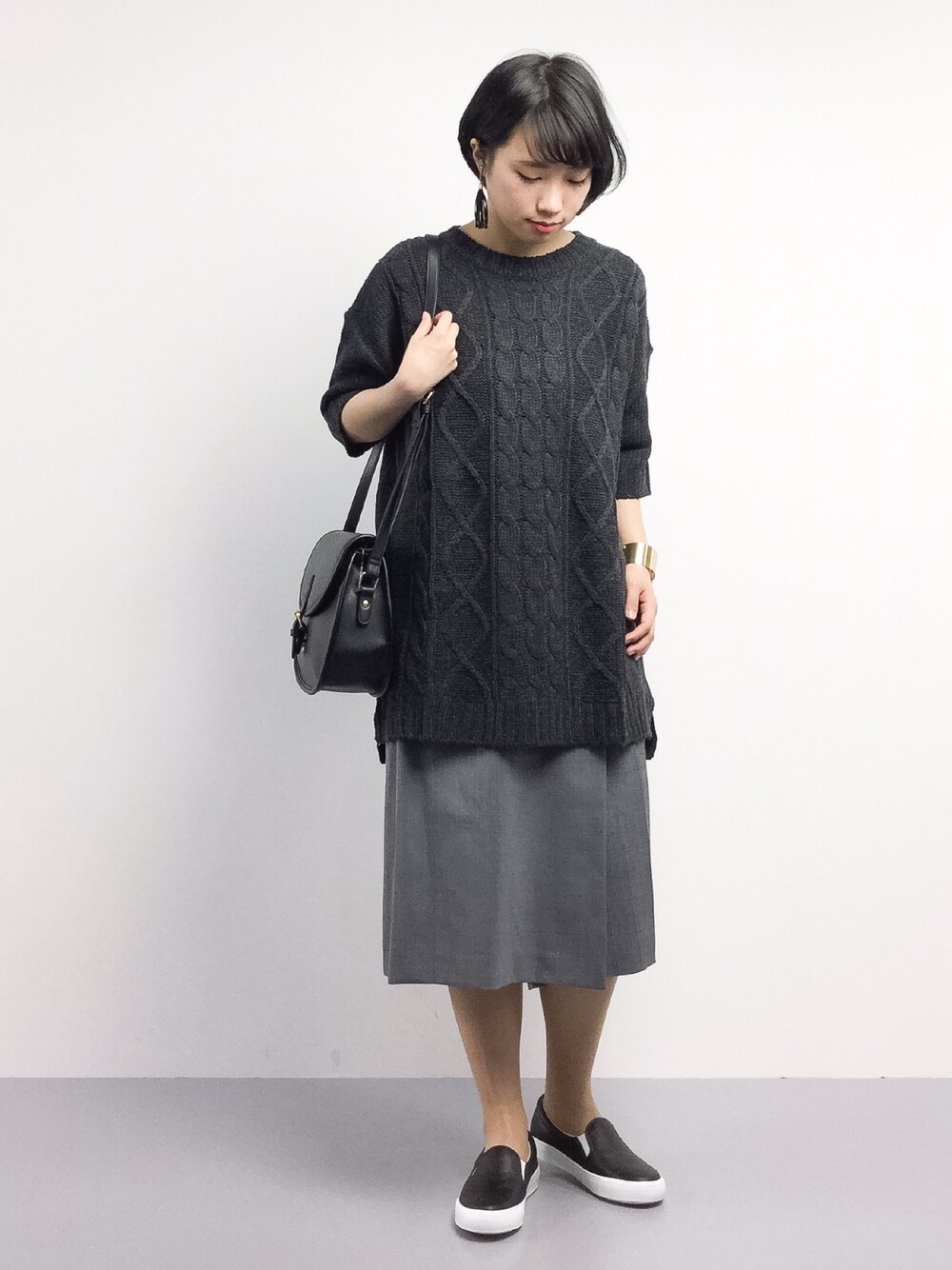「AllugeのANAP/アナップ ALLUGE　ケーブルニットTOPS（ニット/セーター、グレー系）」を使った、あこさん（レディース・158cm）の春コーディネートの1枚目の写真