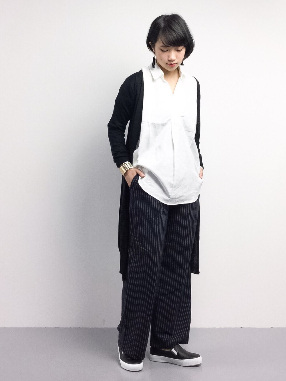 「Allugeのシャツブラウス（シャツ/ブラウス、ホワイト系）」を使った、あこさん（レディース・158cm）の春コーディネートの1枚目の写真