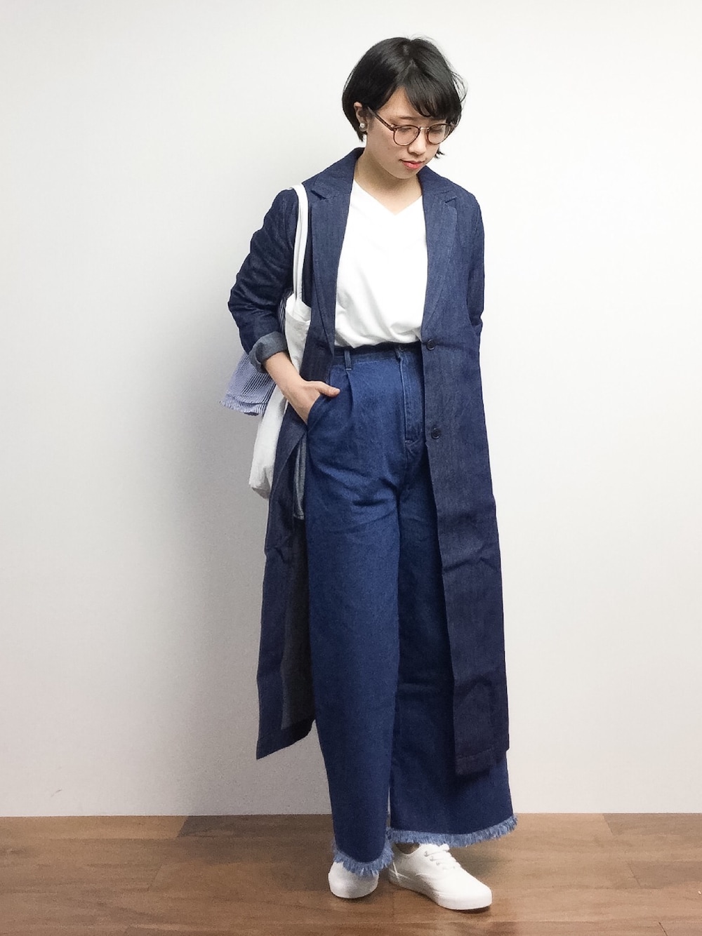 「Right-onの【BACK NUMBER】デニムチェスターコート（ステンカラーコート、ブルー系）」を使った、あこさん（レディース・158cm）の春コーディネートの1枚目の写真