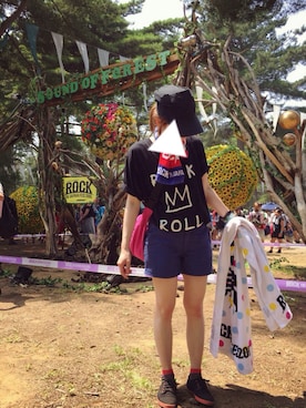 「rockin'on（ロッキングオン）のアイテム」を使った、TOMOさん（レディース・156cm）の夏コーディネート