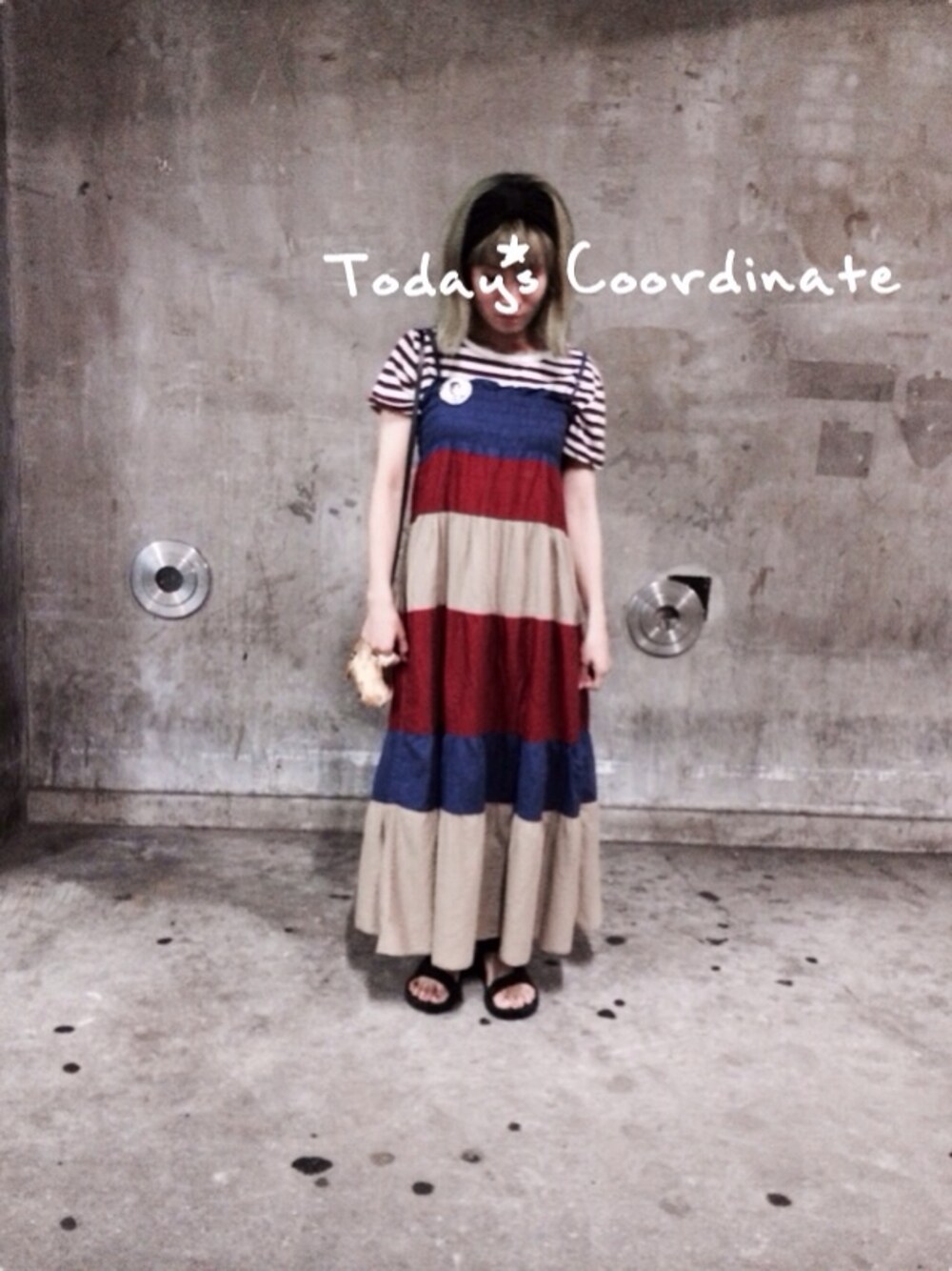 「ボーダー、ヘアバンド、マキシ丈ワンピース」｜「TevaのHurricane XLT（サンダル、ブラック系）」を使った、mikanさん（レディース・155cm）の夏コーディネートの1枚目の写真