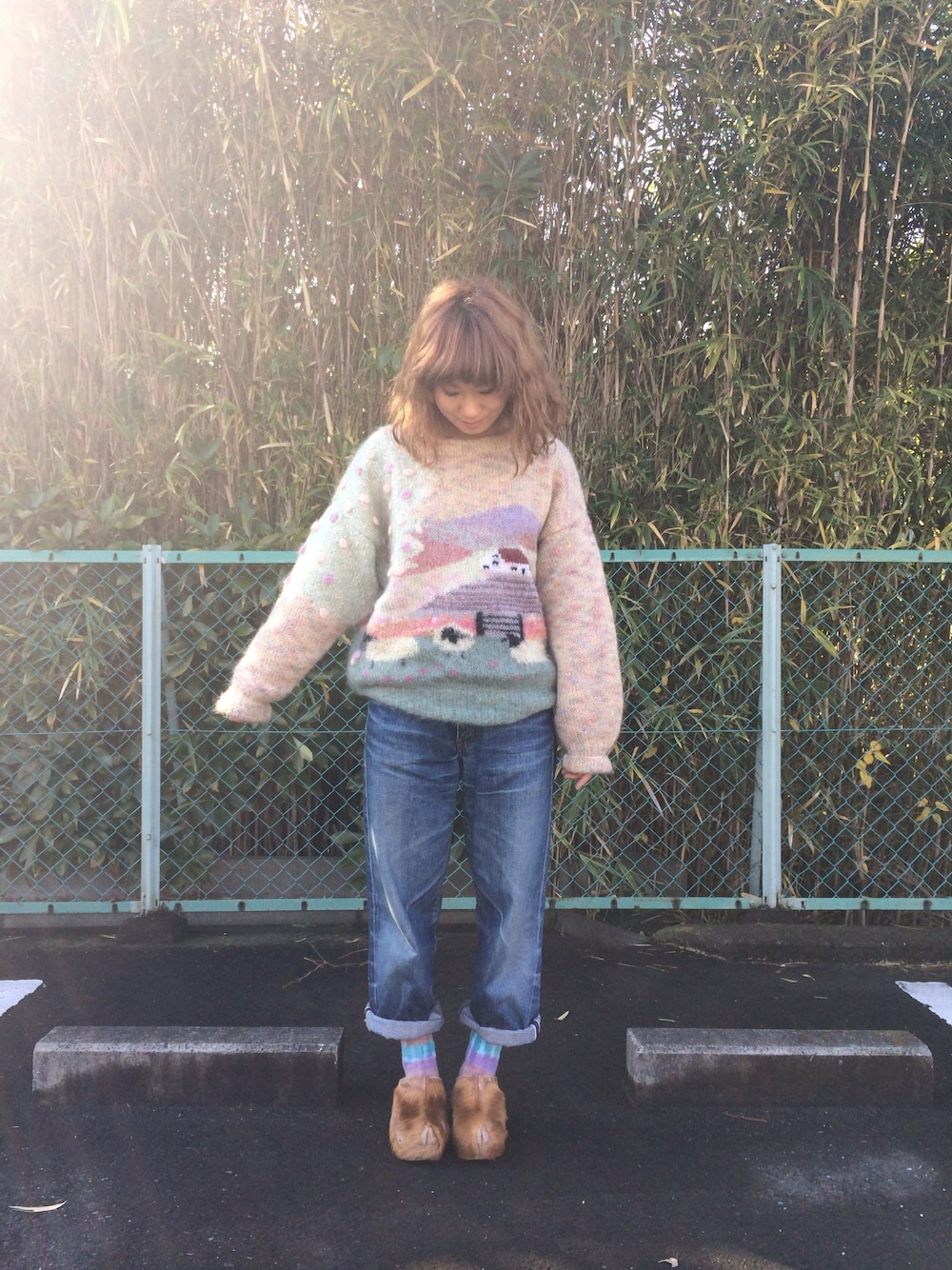 「2014年、ラストWEAR、ニット、サボ、デニム、ひつじ柄、タイダイ柄、Levi's」｜「Levi'sのUSED LEVI'S502（デニムパンツ、ブルー系）」を使った、mikanさん（レディース・155cm）の冬コーディネートの1枚目の写真