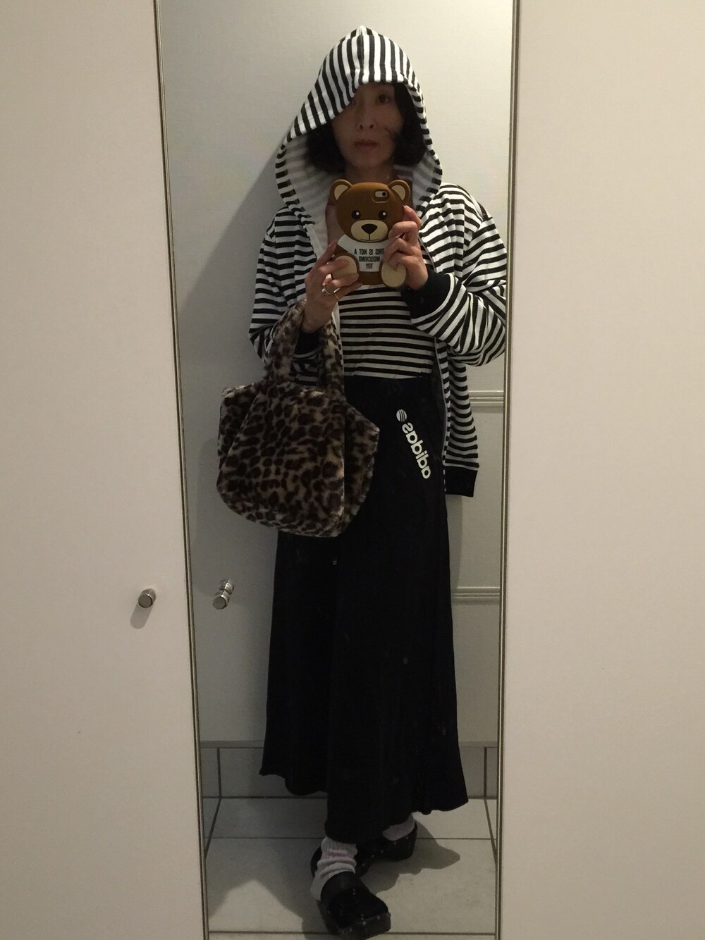 「NIGO®、adidas、25」｜「adidasのアイテム（パーカー、ホワイト系）」を使った、うりんこ。さん（キッズ・80cm）の秋コーディネートの1枚目の写真