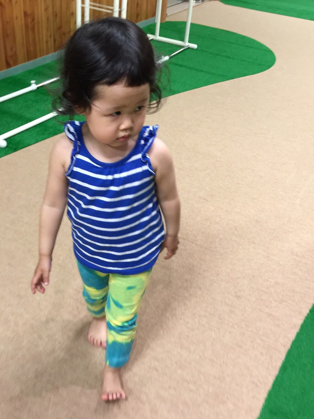 「夏、summer、ボーダー、タイダイ柄、ブルー、キッズコーデ」｜「babyGAPのアイテム（Tシャツ/カットソー、ブルー系）」を使った、うりんこ。さん（キッズ・90cm）の春コーディネートの1枚目の写真