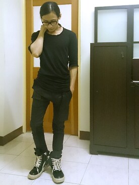 「DRKSHDW by RICK OWENS（ダークシャドウ バイ リックオウエンス）のアイテム（デニムパンツ）」を使った、Ravenさん（メンズ・161cm）の春コーディネート