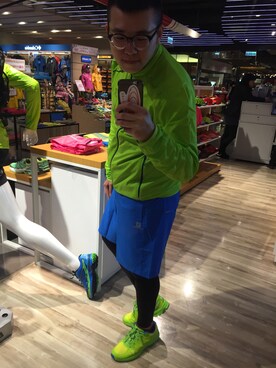 Yi 歪哎さんのコーディネート