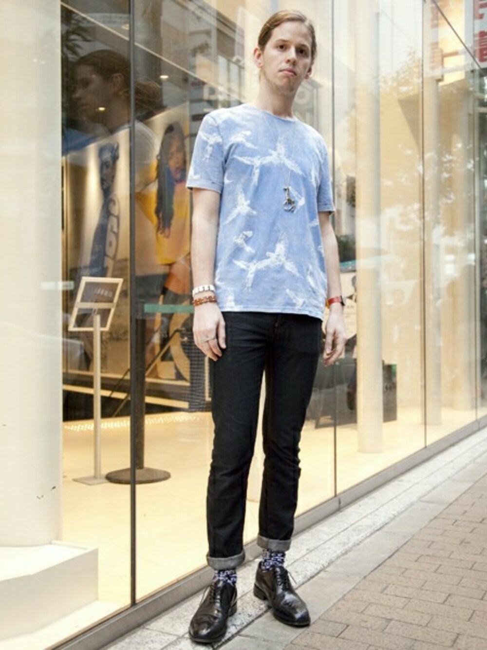 「TOPMANのRAW DENIM STRETCH SKINNY JEANS（デニムパンツ、ブルー系）」を使った、TOPMAN プロモーション クレイさん（メンズ・178cm）の春コーディネートの1枚目の写真
